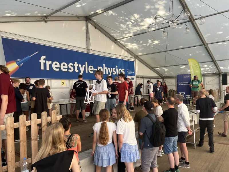 FreestylePhysics Wettbewerb - Die Jurorenbühne
